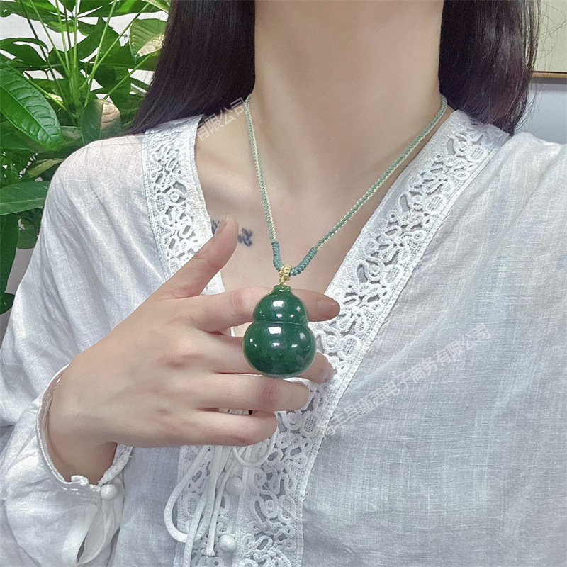 Jewelry & Watches Bench - Natuurlijke Hetian Jade Kalebas Hanger Ketting